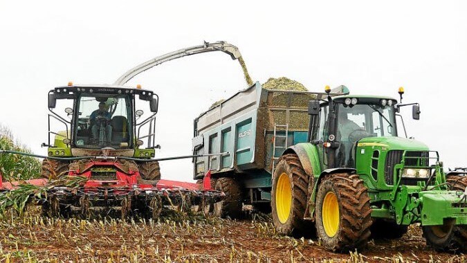 Ensilage. Les machines au travail  - Le Télégramme, 2017